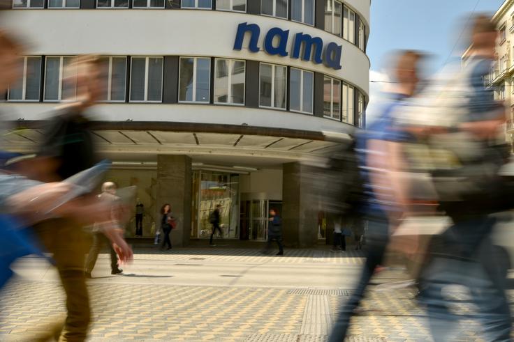 Glavni razlog za finančne težave Reflexa bi lahko bila 800 tisoč evrov vredna poravnava z ljubljansko veleblagovnico Nama. | Foto: STA ,