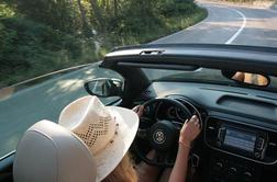 Vročinski val in avtomobili: nevarnosti vožnje z odprto streho