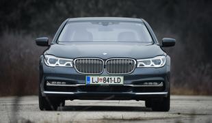 BMW 730d Xdrive –  tehnološki prestiž za 165 tisoč evrov. Kot bi leteli v prvem razredu. (video)