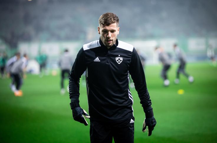 Menno Bergsen je pogodbo, ki je bila veljavna do konca sezone, podaljšal še za dodatni dve leti. ''Je fant, na katerega lahko resno računamo, saj zaostruje konkurenco za mesto med vratnicama. Kakovost ni vprašljiva, hkrati pa ima mladost in dinamičnost. Je zanimiv, nadarjen vratar in veseli me, da nadaljujemo skupno pot," je o njem povedal Marko Šuler. | Foto: Vid Ponikvar