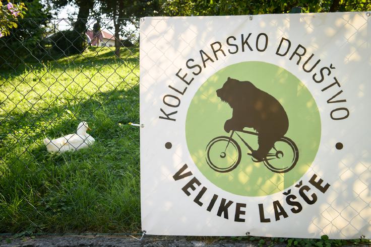 Stanje je skrb vzbujajoče in zahteva hitro ukrepanje, da ne bo prišlo tudi do človeških žrtev, je bilo slišati v nagovorih na shodu.  | Foto: STA ,
