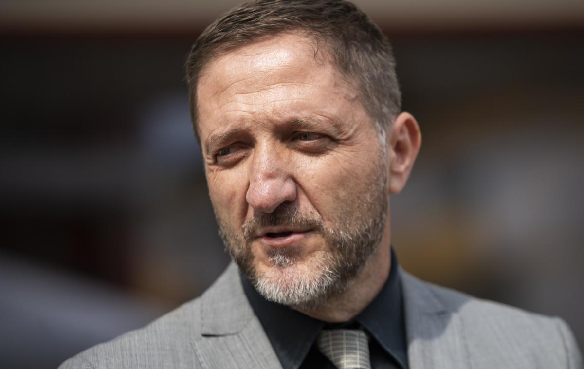 Klemen Boštjančič | "Države podpiramo, da se ta sredstva uporabi, vendar na drugi strani vsi opozarjamo na pravni vidik tega," je dejal. "Gre za vrsto zelo kompleksnih pravnih vprašanj, na katera je treba dobiti odgovore, preden se naredi ta korak," je glede novega posojila Ukrajini še poudaril Boštjančič. | Foto STA