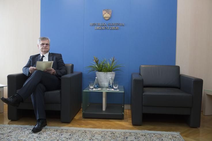 Štefanec pravi, da s tožbo le ščiti komisijo, Sedlarjeva pa jo vidi kot maščevanje. | Foto: Matej Leskovšek