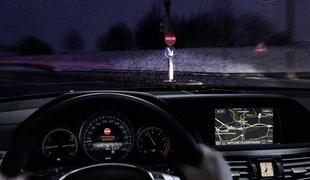 Mercedesi s prvim opozorilnim sistemom pred vožnjo v napačno smer na avtocesti