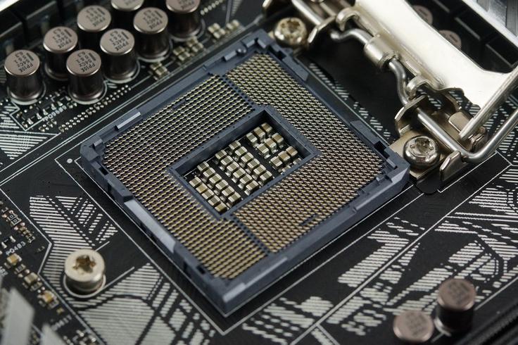 Primer: Intelov procesor s podnožjem LGA 1150 bomo lahko posadili le na matično ploščo s tem ležiščem, ne pa tudi na tisto z ležiščem za podnožje LGA 1151. | Foto: 