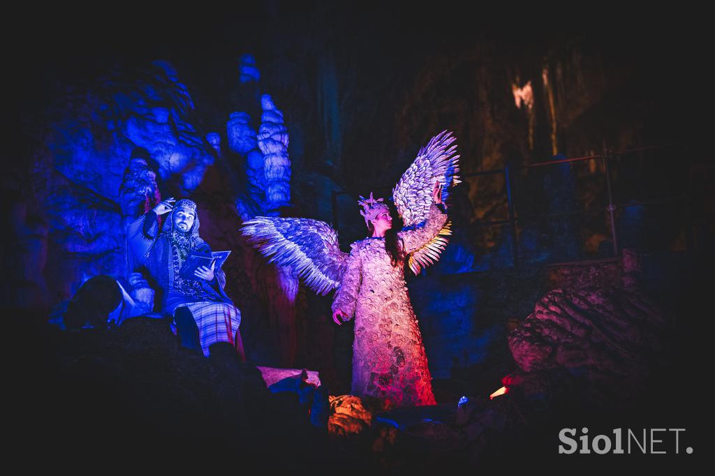 Žive jaslice v Postojnski jami