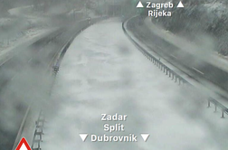 Zaradi snega in vetra kaos na hrvaških cestah