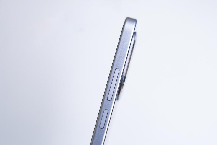 Desna stran pametnega telefona Xiaomi 15T | Foto: Ana Kovač