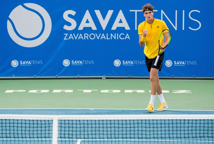 Stefanos Tsitsipas je lani igral na turnirju v Portorožu, letos pa meša štrene najboljšim na svetu. | Foto: Vid Ponikvar