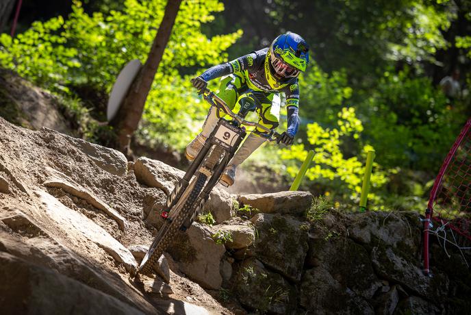 Slovenska gorska kolesarka Monika Hrastnik tretja v spustu na tekmi svetovnega pokala!