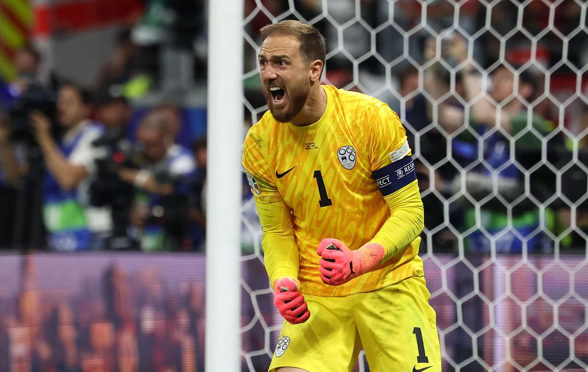 Jan Oblak | Kapetan slovenske reprezentance Jan Oblak je letos v Nemčiji uresničil sanje in zaigral na prvem velikem reprezentančnem tekmovanju. S Slovenijo je branil na štirih tekmah, po rednem delu oziroma podaljšku pa ni izgubil niti enkrat. Na obračunu osmine finala proti Portugalski je ubranil enajstmetrovko Cristianu Ronaldu in ga spravil v solze. Ko so nato o potniku v četrtfinale odločali streli z bele točke, so Portugalci izkoristili vse tri uvodne strele, Kekovim izbrancem pa se je godilo povsem nasprotno, tako da je Slovenija ostala pred vrati četrtfinala. | Foto Guliverimage