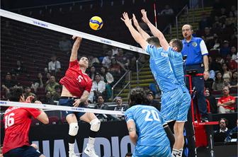 Slovenski odbojkarji do prepričljive zmage nad Čilom za uvod SP