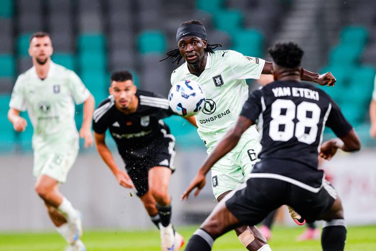 Olimpija ni v prvem polčasu pokazala skoraj nič. | Foto: Aleš Fevžer