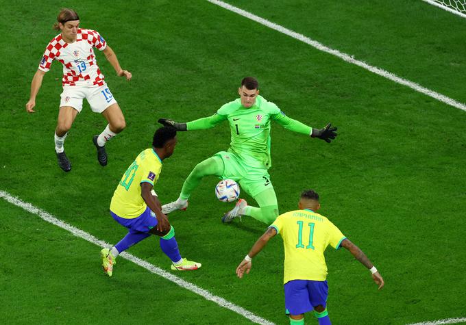 Dominik Livaković je proti Brazilcem zbral kar 11 obramb. | Foto: Reuters