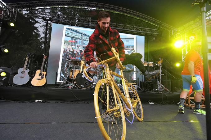 Na zlatem kolesu na sprejemu v Zagorju ob Savi.  | Foto: Matic Klanšek Velej/Sportida