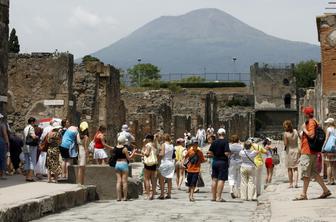 Pompeji po rekordu omejili dnevno število turistov