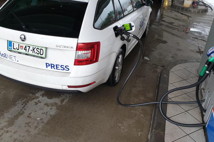bencin dizel petrol siol avto gorivo | Za poln 50-litrski rezervoar bencina bo tako treba odšteti 1,45 evra več, za poln rezervoar dizla pa 0,55 evra več. | Foto Metka Prezelj