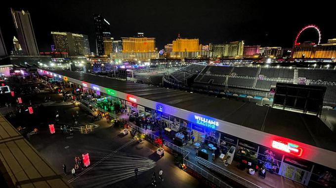 Še ena spektakularna nočna razglednica Las Vegasa | Foto: Reuters