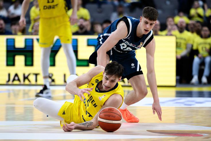 17-letni Stefan Joksimović je odigral prvi dve tekmi v dresu članske izbrane vrste. | Foto: Guliverimage