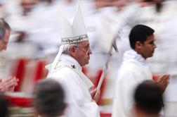 Papež s krizmeno mašo začel velikonočne slovesnosti