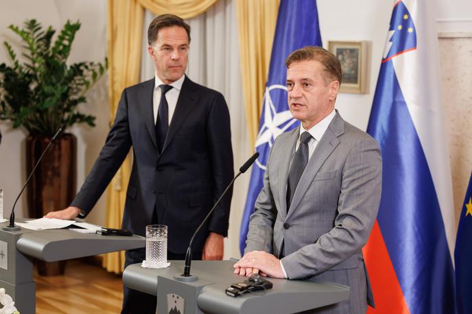 Mark Rutte in Robert Golob | "Slovenska stalna nizka uvrstitev na področju obrambnih izdatkov v času stiske spodkopava našo kolektivno varnost," je v pismu Golobu zapisal Rutte. | Foto STA