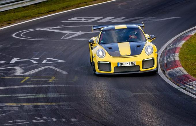 Porsche ima v lasti tudi najboljši dosežek za serijske avtomobile. Z modelom 911 GT2 RS so dosegli čas 6:47.25. | Foto: 