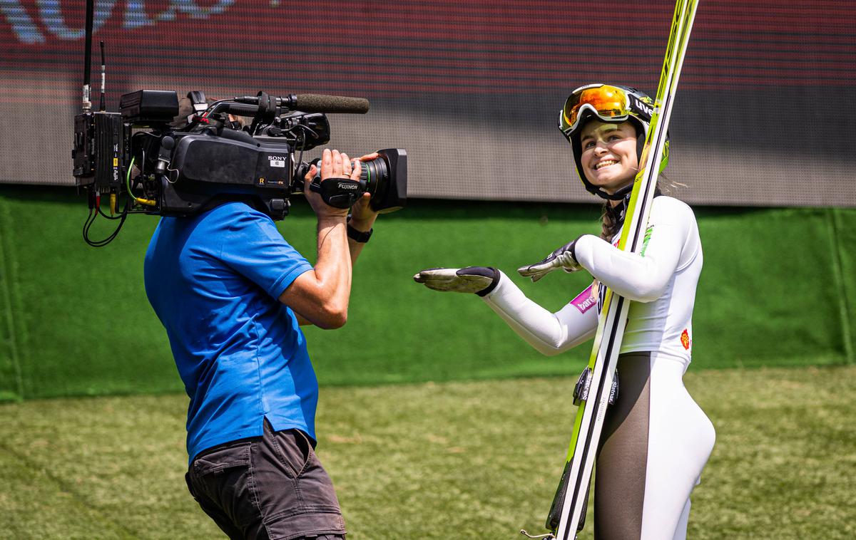 Nika Križnar | Nika Križnar je osvojila zlato kolajno na veliki skakalnici. | Foto Guliverimage