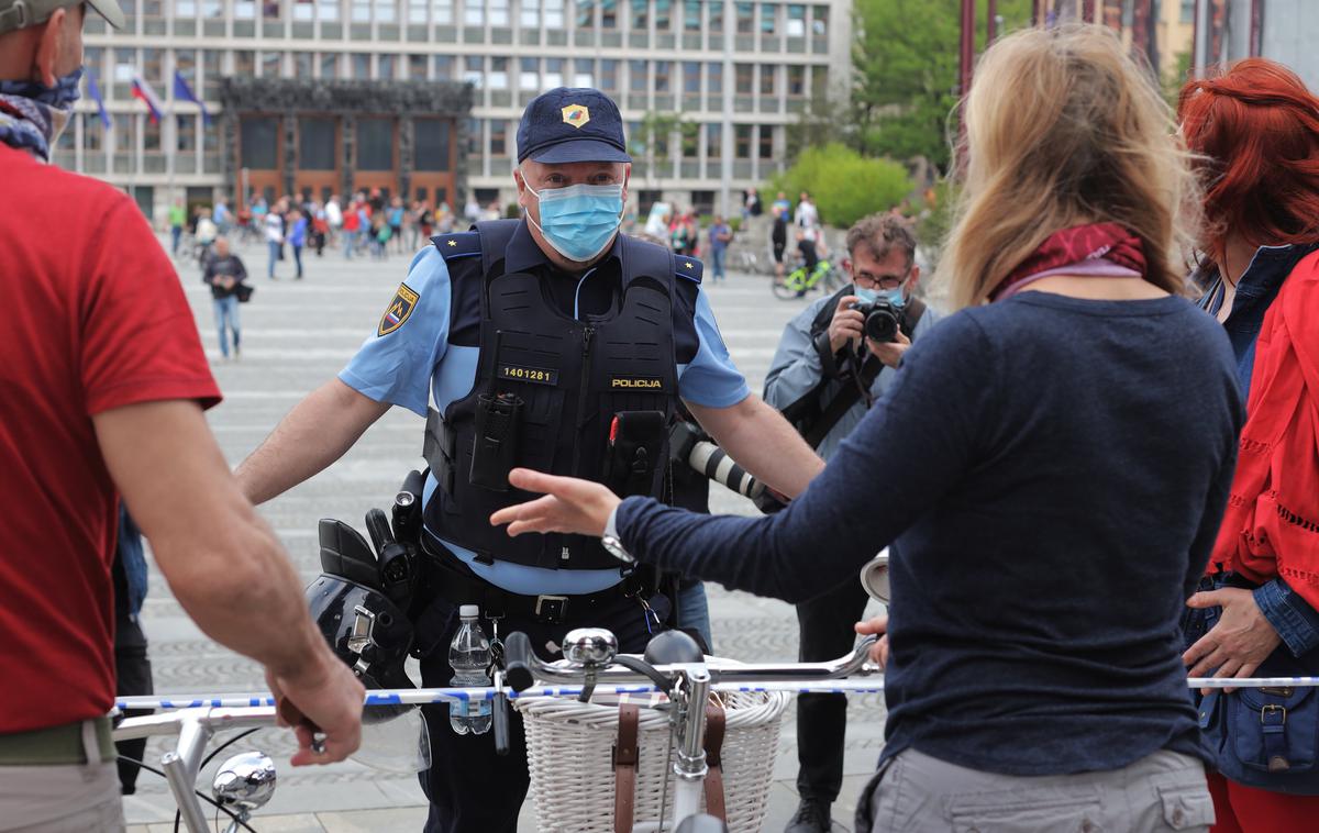 Protest Ljubljana | Če bodo policisti v nadaljevanju postopka ugotovili, da so izpolnjeni elementi tega kaznivega dejanja ali kakšnega drugega kaznivega dejanja, se bodo "o pregonu posvetovali oz. uskladili s pristojnim tožilstvom". | Foto STA