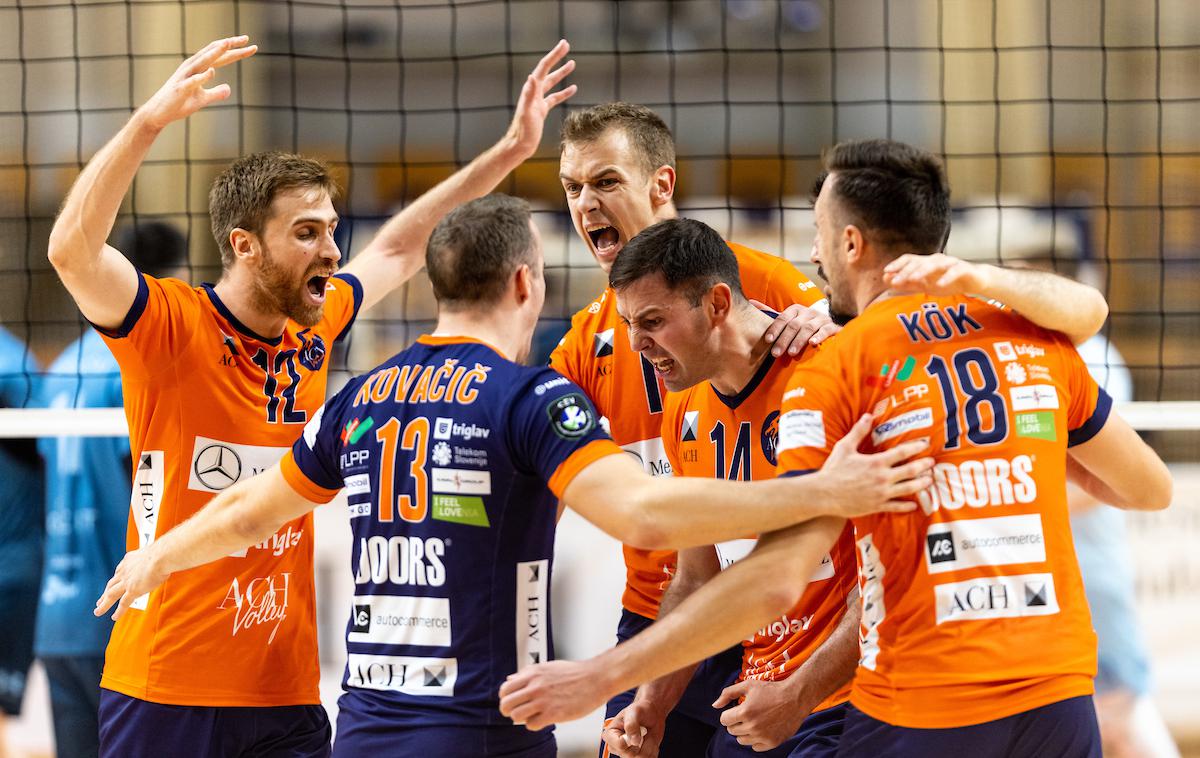 1. DOL: ACH Volley - Calcit Volley | Odbojkarji ACH Volley Ljubljana, ki branijo lovoriko, so si že zagotovili napredovanje v polfinale. Danes so v domačem Tivoliju s 3:0 premagali še avstrijske sosede na lestvici. | Foto Matic Klanšek Velej/Sportida