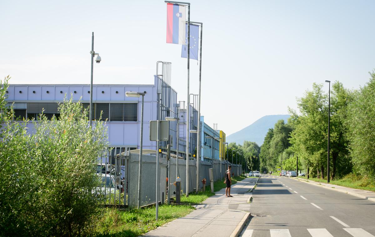 Azilni dom Ljubljana | Od začetka leta do konca julija je policija zabeležila 26.871 nezakonitih prehodov meje, medtem ko jih je bilo lani v istem obdobju 10.103, je objavljeno na spletnih straneh Generalne policijske uprave. | Foto STA
