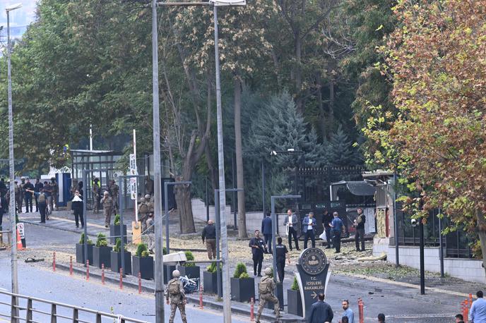 Ankara | V nedeljo je v bližini turškega parlamenta odjeknila eksplozija, v kateri sta bila poškodovana dva policista. | Foto Reuters