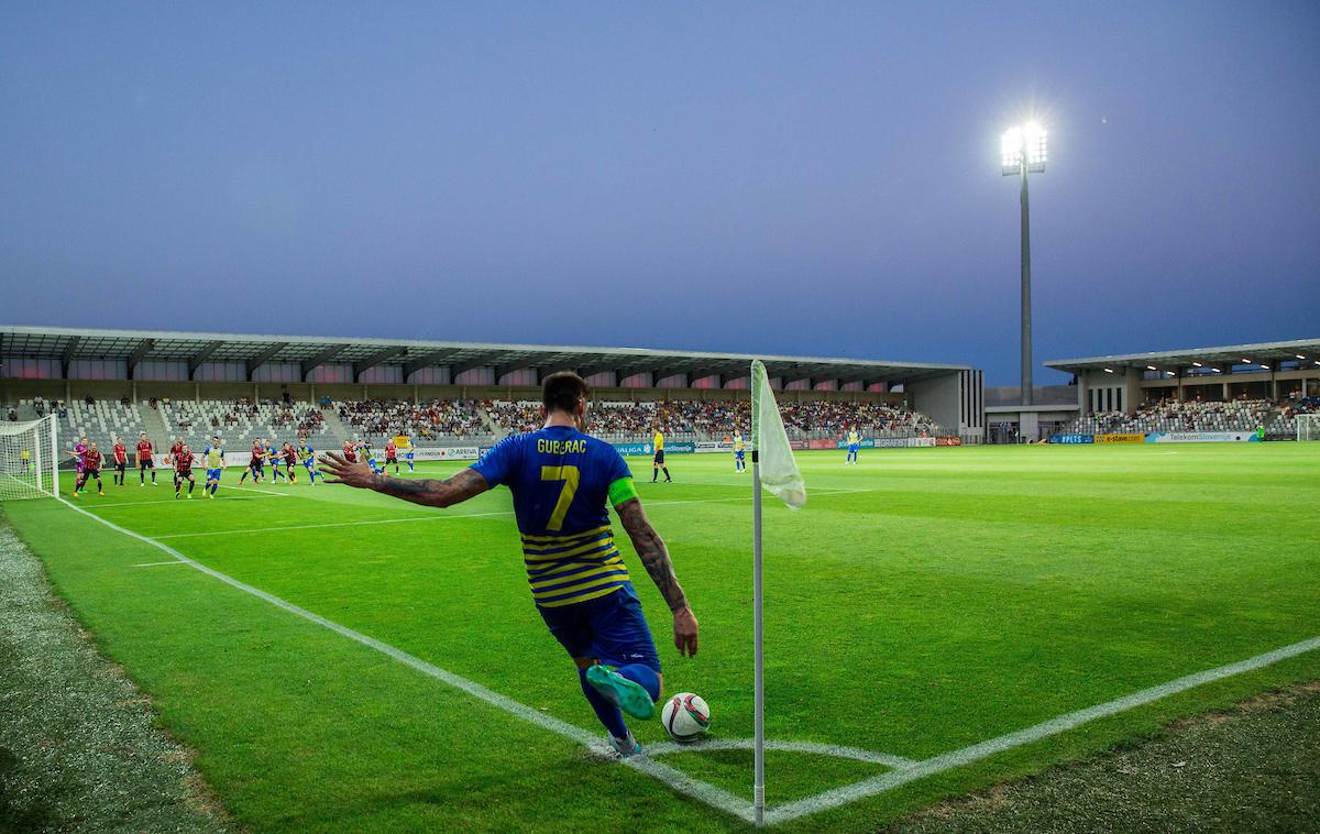 FC Koper - Bonifika (Ivica Guberac) | Na Bonifiki iščejo novega športnega direktorja. | Foto Vid Ponikvar