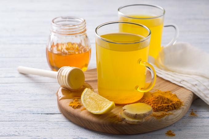 Dobrodošel dodatek čajem v času respiratornih obolenj so tudi limone, med in ingver. | Foto: 