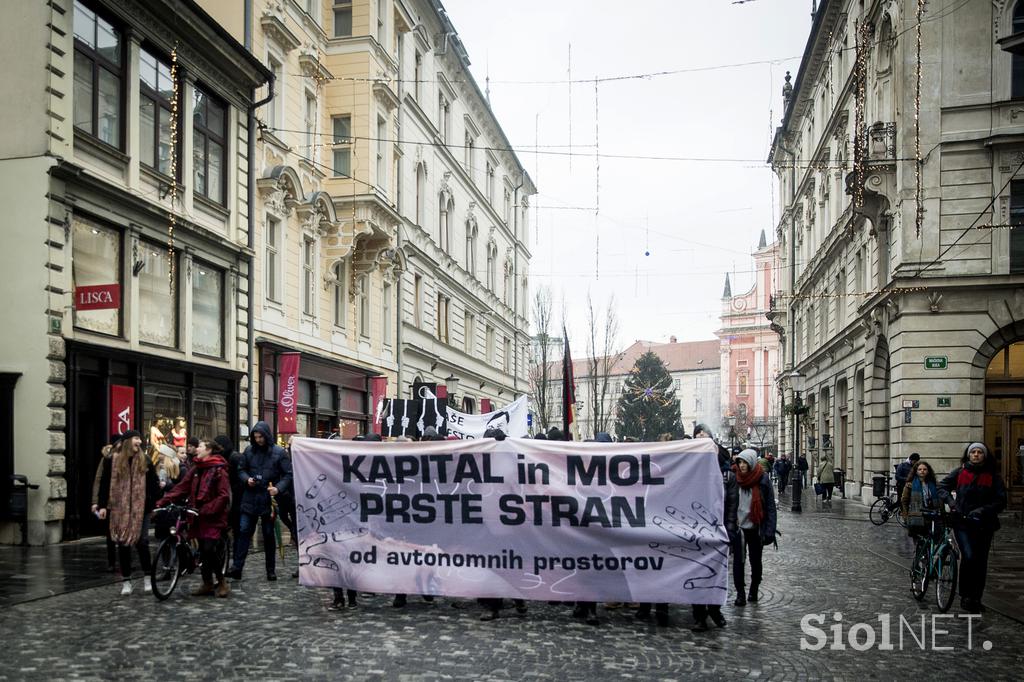 Protest, Zoran Janković, Mol, hostel celica