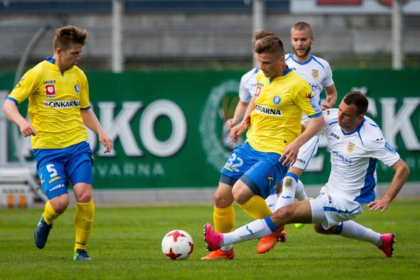 Olimpija po norem derbiju prehitela Maribor, Domžalčani suvereni #video