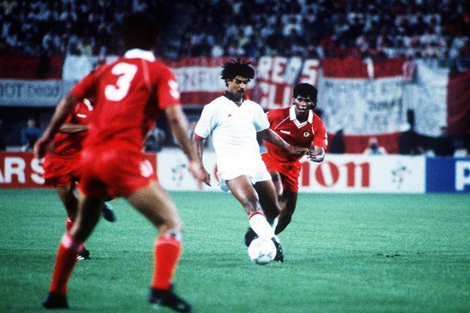 Leta 1990 je Benfica še zadnjič nastopila v velikem evropskem finalu. V sklepnem dejanju pokala državnih prvakov je na Dunaju, kjer je pokopan Bela Guttmann, izgubila z Milanom (0:1). Benfico je takrat vodil Eriksson, Milan pa Italijan Arrigo Sacchi. Zmagoviti gol je v 68. minuti dosegel Nizozemec Frank Rijkaard. | Foto: Guliverimage/Vladimir Fedorenko