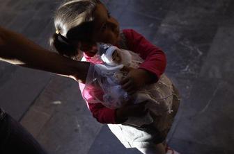 Sodišče odločilo, da imajo otroci pravico vedeti ime očeta darovalca