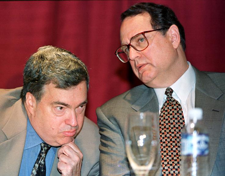 Jerry Krause (levo) je bil v prvih dveh delih dokumentarca pokazan kot tisti, ki je razdrl dinastijo Chicago Bulls. | Foto: Reuters