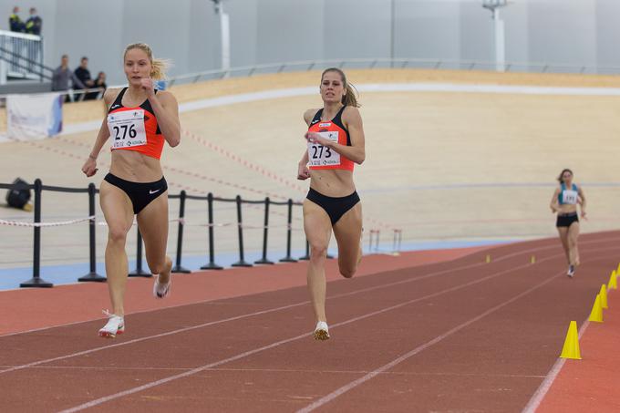 Tek na 400 metrov je dobila Agata Zupin (levo), ki je bila boljša od Anite Horvat (desno). | Foto: Peter Kastelic/AZS