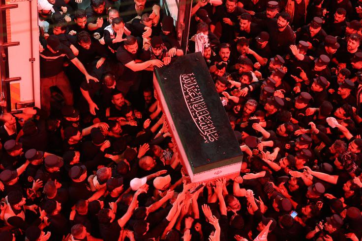 Pogreb je bil sprva predviden marca, a so ga preložili zaradi vojne. | Foto: Reuters