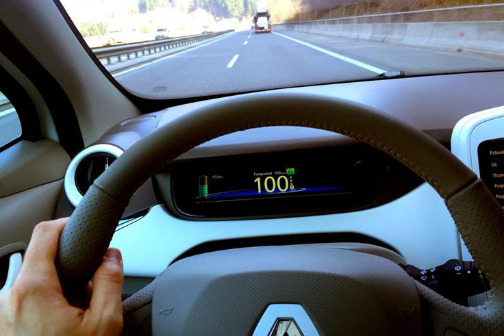 Pri višjih hitrostih zvočni signal ne bo več potreben, saj dovolj hrupa ustvarijo že zračni upor in gume. | Foto: 