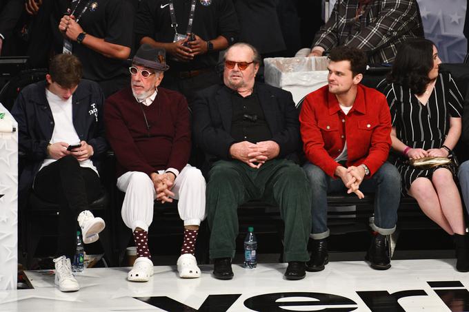 Filmski svet sta med drugim zastopala Lou Adler in Jack Nicholson, sicer zaprisežena navijača košarkarskega kluba Los Angeles Lakers. | Foto: Getty Images
