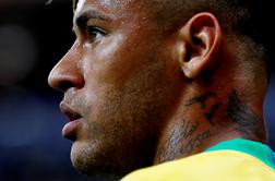 Neymar odšepal z igrišča in preplašil navijače