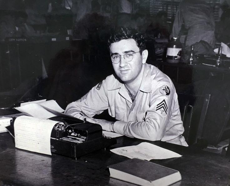 Jerry Siegel in Joe Shuster, dva judovska najstnika iz Clevelanda, sta si izmislila stripovskega junaka Supermana. Navdih zanj je bil nadčlovek (ang. Superman) nemškega filozofa Friedricha Nietzscheja. | Foto: commons.wikimedia.org