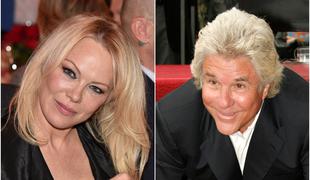 Pamela Anderson presenetila in se na skrivaj poročila