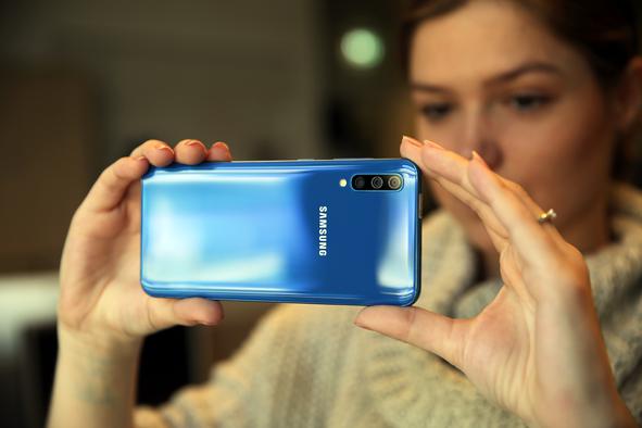 Popolna Samsungova izkušnja v cenovno ugodnejši preobleki