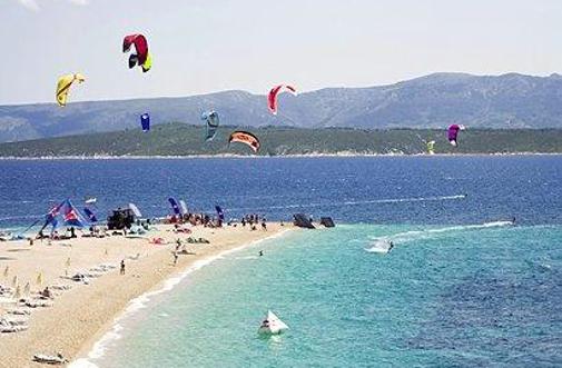 "Kite surferji" preskakovali Zlati rt