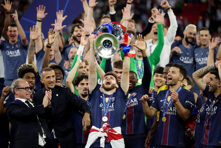 Hviča Kvarachelia je v soboto pomagal PSG do ubranitve evropskega naslova. | Foto: Reuters