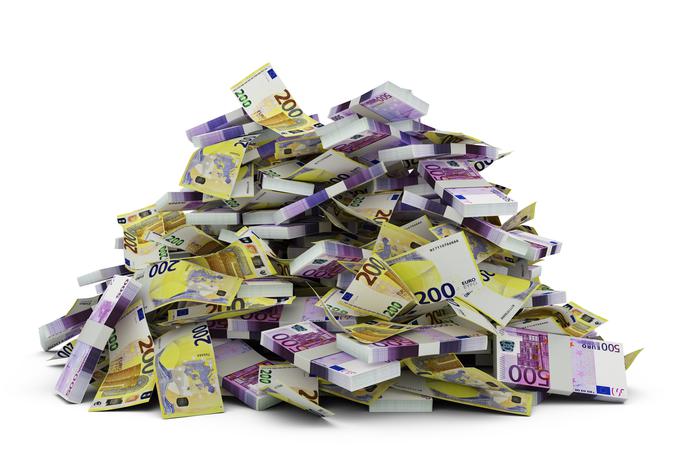 Skupna vrednost nogometnih prestopov 2025 rekordnih 11 milijard evrov