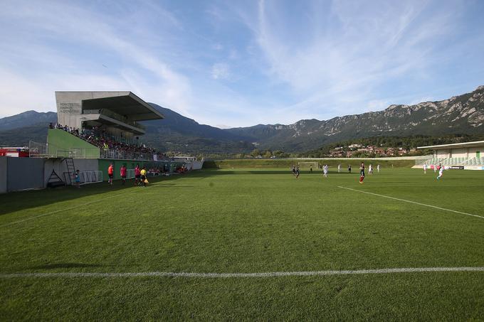 Nogometni stadion v Ajdovščini bo čez nekaj mesecev bogatejši za umetno razsvetljavo. | Foto: www.alesfevzer.com